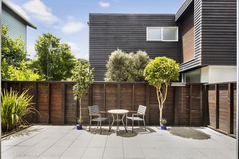 Photo of property in 4 Tiketike Way, Brooklyn, Wellington, 6021