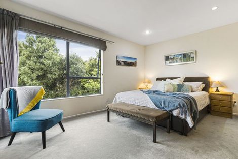 Photo of property in 10 St Lucia Place, Unsworth Heights, Auckland, 0632