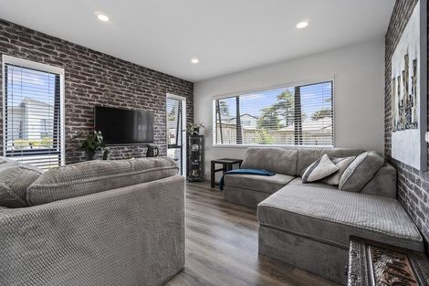 Photo of property in 6 Dida Park Drive, Kumeu, 0810