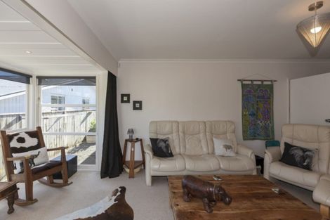 Photo of property in 2a Leybourne Avenue, Waikanae, 5036