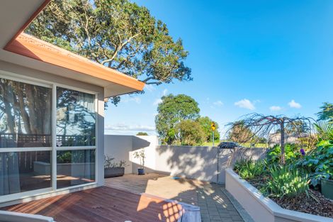 Photo of property in 37 Roys Road, Weymouth, Auckland, 2103