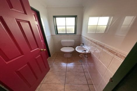 Photo of property in 9 Vinograd Drive, Te Atatu Peninsula, Auckland, 0610