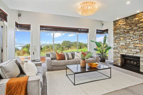 Photo of property in 51 Harbour View Road, Te Atatu Peninsula, Auckland, 0610