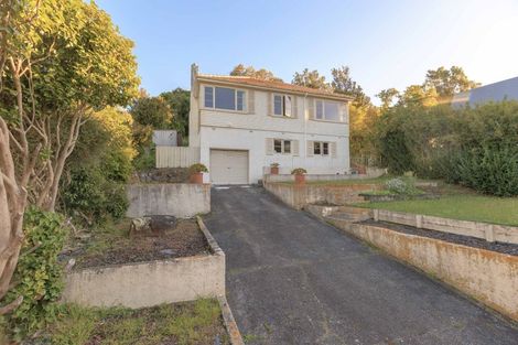 Photo of property in 92 Newlands Road, Newlands, Wellington, 6037