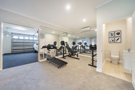 Photo of property in 29 Padnell Crescent, Paparangi, Wellington, 6037