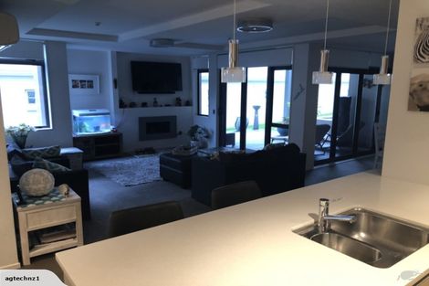 Photo of property in 5/48 Marine Parade, Mount Maunganui, 3116