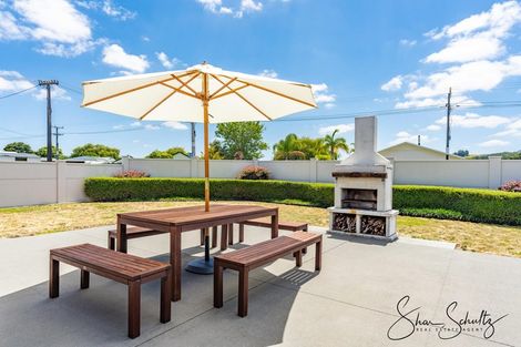 Photo of property in 18 Pahi Road, Paparoa, 0571