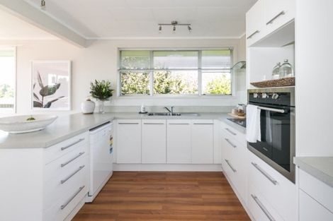 Photo of property in 25 Tauroa Road, Havelock North, 4130