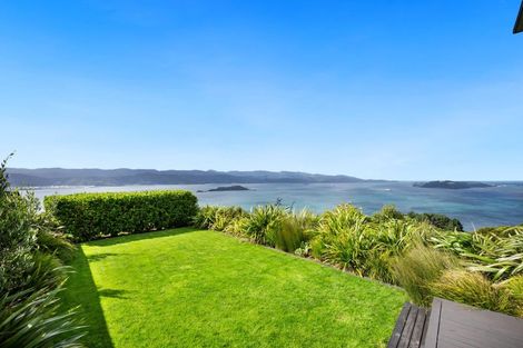 Photo of property in 7 Promontory Crescent, Newlands, Wellington, 6037