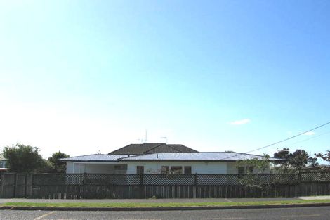 Photo of property in 1/13 County Road, Torbay, Auckland, 0630
