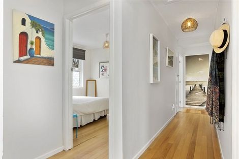 Photo of property in 15 Enderby Drive, Te Atatu Peninsula, Auckland, 0610