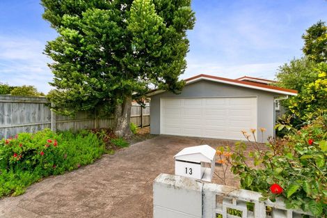 Photo of property in 13 Taikata Road, Te Atatu Peninsula, Auckland, 0610