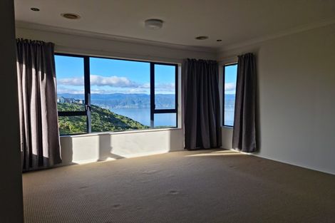 Photo of property in 140 Glanmire Road, Newlands, Wellington, 6037