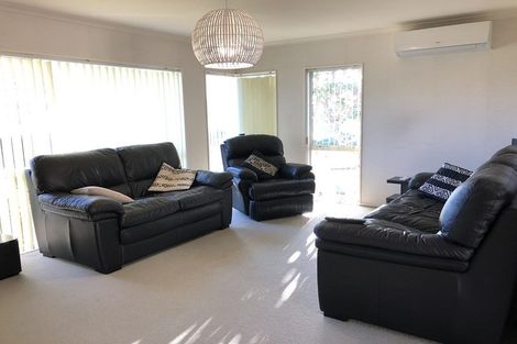 Photo of property in 8 Newinn Crescent, East Tamaki Heights, Auckland, 2016