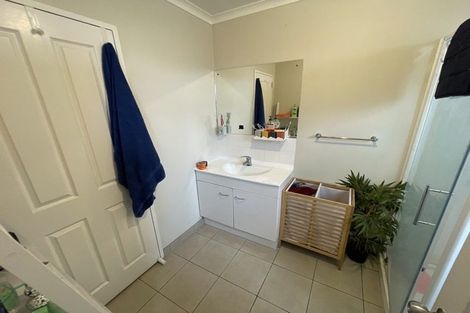 Photo of property in 28 Kathleen Reece Place, Waiuku, 2123
