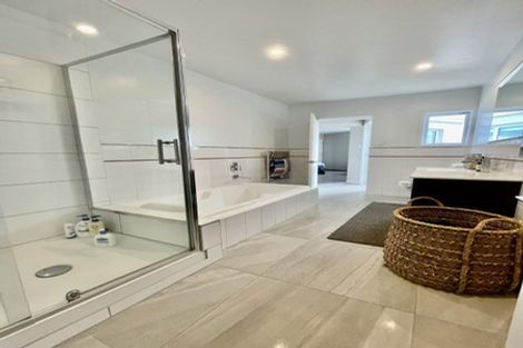 Photo of property in 17 Bay Lair Grove, Island Bay, Wellington, 6023