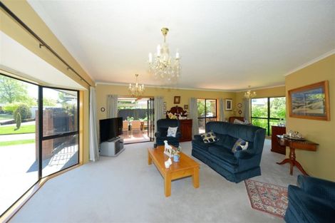 Photo of property in 23 Hatfield Place, Avonhead, Christchurch, 8042
