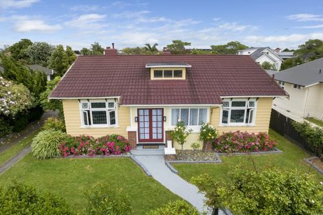 Photo of property in 15 Rainforth Street, Roslyn, Palmerston North, 4414