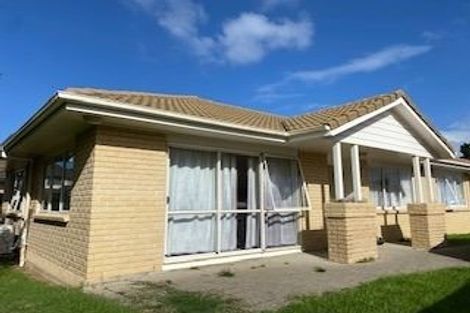 Photo of property in 2/7 Bernie Edwards Place, Botany Downs, Auckland, 2010