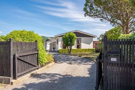 Photo of property in 15 Kanawa Street, Waikanae, 5036