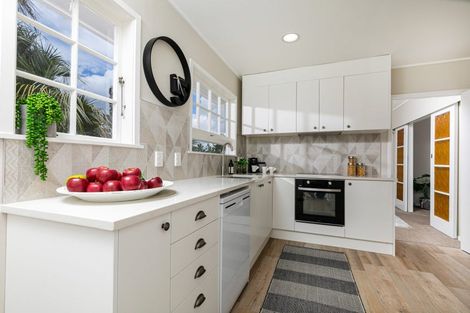 Photo of property in 1 Miltonia Avenue, Te Atatu South, Auckland, 0610