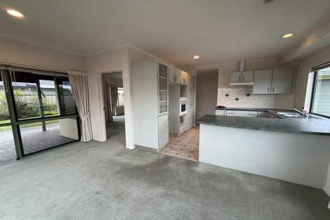Photo of property in 11 Addington Place, Taradale, Napier, 4112
