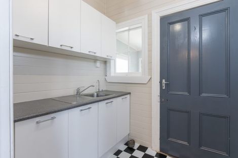 Photo of property in 21 Railway Street, Helensville, 0800