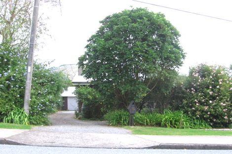 Photo of property in 16 Kakariki Grove, Waikanae, 5036