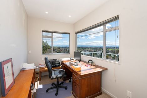 Photo of property in 14 Woodford Heights, Havelock North, 4130