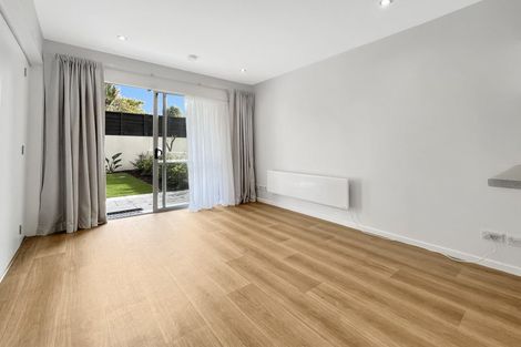 Photo of property in 3a/71 Spencer Road, Oteha, Auckland, 0632