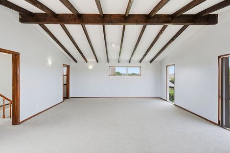Photo of property in 15 Wychwood Crescent, Bishopdale, Christchurch, 8053