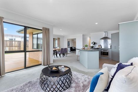 Photo of property in 52 Miles Crescent, Newlands, Wellington, 6037