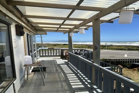 Photo of property in 228 Marine Parade, Otaki Beach, Otaki, 5512