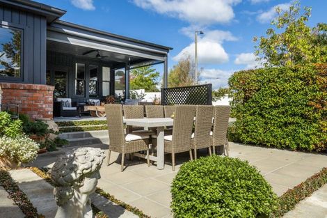 Photo of property in 2 Greenwood Road, Havelock North, 4130