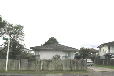 Photo of property in 17 Flaxdale Street, Birkdale, Auckland, 0626
