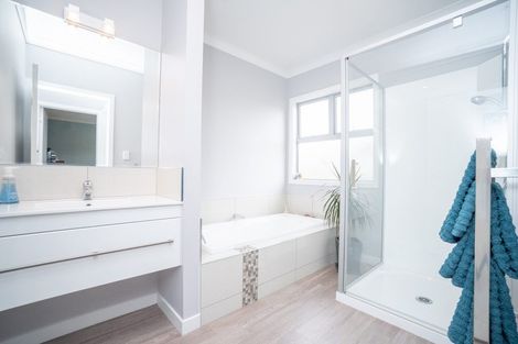 Photo of property in 32 Liberty Grove, Kelvin Grove, Palmerston North, 4414