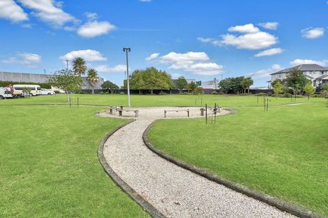 Photo of property in 3a/71 Spencer Road, Oteha, Auckland, 0632