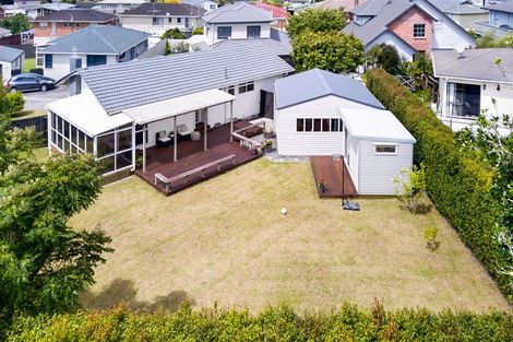 Photo of property in 26 Bodi Place, Te Atatu South, Auckland, 0610