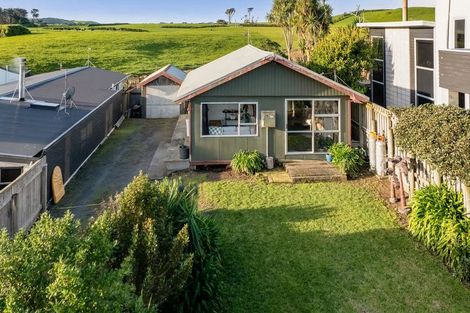 Photo of property in 10 Hira Street, Ohawe, Hawera, 4671