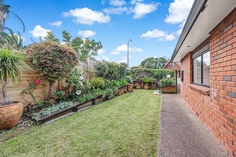 Photo of property in 1/11 Bernleigh Terrace, West Harbour, Auckland, 0618