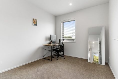Photo of property in 25 Potter Avenue, Northcote, Auckland, 0627
