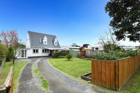 Photo of property in 1 River Road, Te Atatu Peninsula, Auckland, 0610