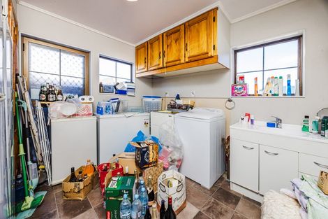 Photo of property in 9 Samara Place, Clendon Park, Auckland, 2103