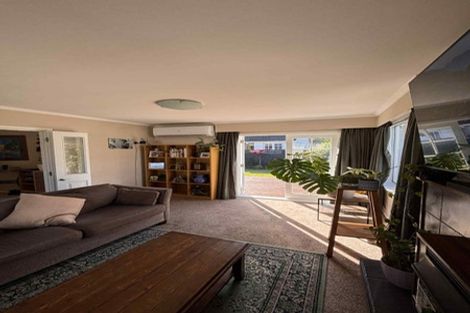 Photo of property in 2b Sutherland Avenue, Silverstream, Upper Hutt, 5019