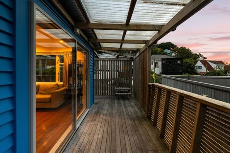 Photo of property in 66 Hungerford Road, Houghton Bay, Wellington, 6023