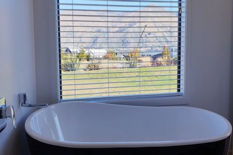 Photo of property in 6 Clutha Place, Wanaka, 9305