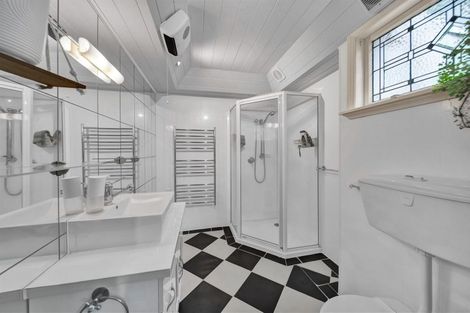 Photo of property in 15 Surrey Street, Hawera, 4610