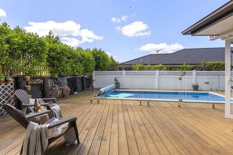 Photo of property in 13 Dida Park Drive, Kumeu, 0810