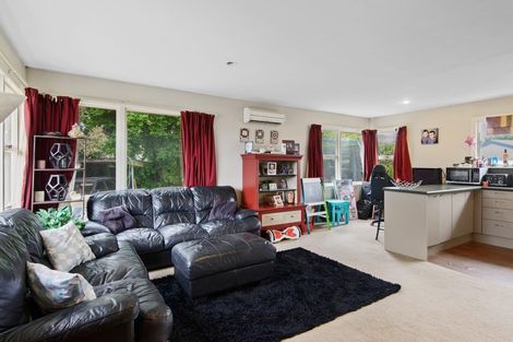 Photo of property in 12 Frensham Crescent, Woolston, Christchurch, 8062