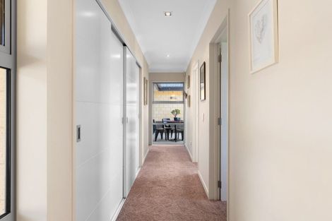 Photo of property in 37 Highgrove, Saint Clair, Dunedin, 9012